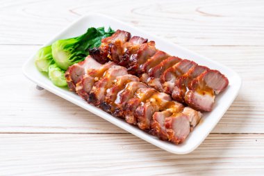 Barbekü kırmızı domuz soslu rosto