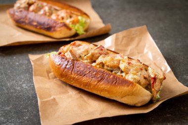 Ev yapımı ıstakoz rulo patates cipsi ile