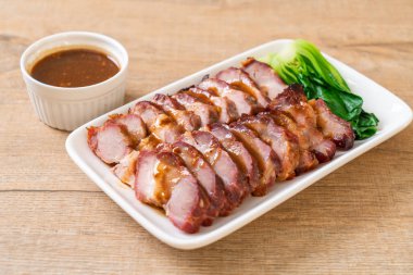 Barbekü kırmızı domuz soslu rosto