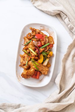 Kaju fıstığı - Asya gıda ile tavada kızartılmış tavuk