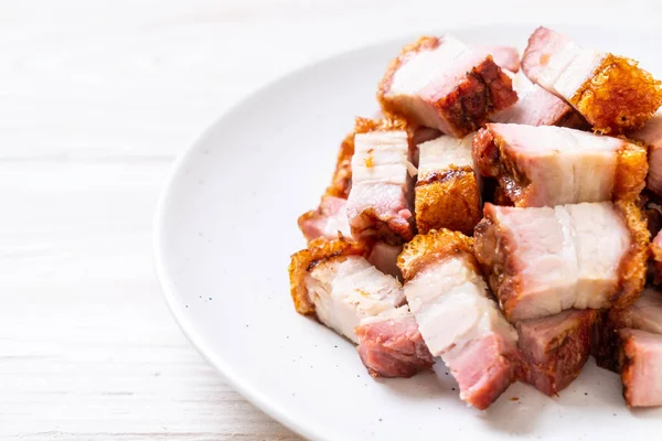 Kıtır kıtır domuz eti mi yoksa kızarmış domuz eti mi?