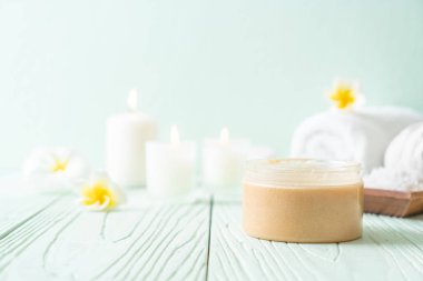 Ahşap zemin üzerine kurulmuş kaplıca tedavileri - Güzellik konsepti