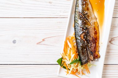 Teriyaki sosu - Japon yemekleri tarzı ile ızgara Saba Balık biftek