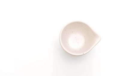 boş levha ve beyaz arka plan üzerinde izole kase