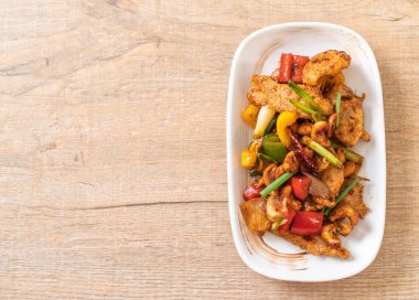 Kaju fıstığı - Asya gıda ile tavada kızartılmış tavuk