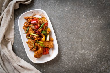 Kaju fıstığı - Asya gıda ile tavada kızartılmış tavuk