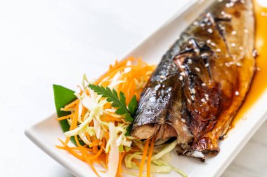 Teriyaki sosu - Japon yemekleri tarzı ile ızgara Saba Balık biftek