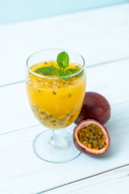 taze ve buzlu meyve suyu - sağlıklı içecek