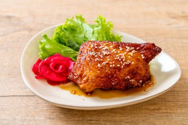 teriyaki sosu ve susam ızgara tavuk biftek