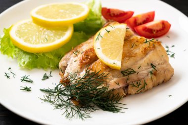 Izgara balık bifteği.