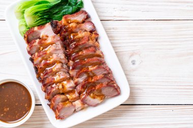 Barbekü kırmızı domuz soslu rosto