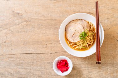 chaashu domuz eti - Japon tarzı ile TONKOTSU ramen erişte