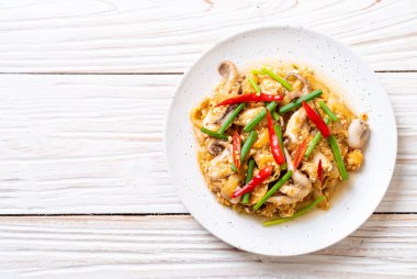 Karıştırılmış kalamar ya da tuzlu yumurtalı ahtapot - Asya deniz ürünleri tarzı