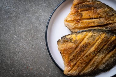 Çıtır Gouramy balık Beyaz plaka üzerinde