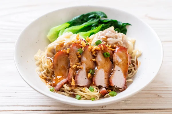 Fideos Huevo Con Cerdo Asado Rojo Wonton Estilo Comida Asiática — Foto de Stock