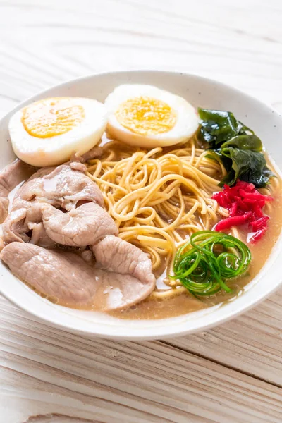Tonkotsu Ramen Noodles Χοιρινό Κρέας Και Αυγό Ιαπωνικό Στυλ — Φωτογραφία Αρχείου