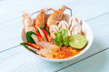 Baharatlı karides çorbası (Tom Yum Goong) - Tay geleneksel gıda