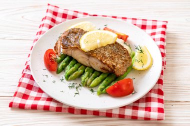 Izgara balık bifteği.
