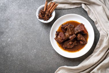 herb - Phuket Tayland geleneksel gıda tarzı ile domuz eti güveç