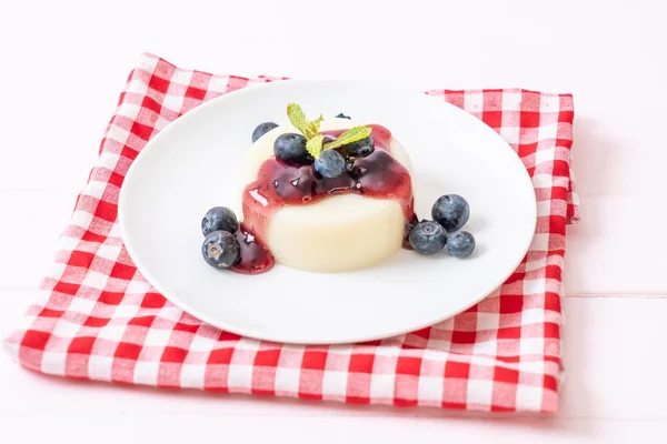 Pudim Iogurte Com Mirtilos Frescos Comida Saudável Sobremesa — Fotografia de Stock