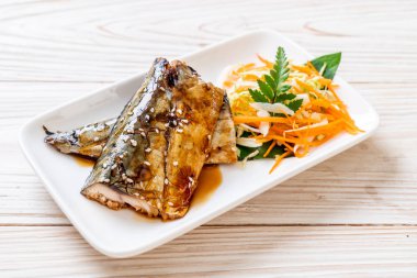 Teriyaki sosu - Japon yemekleri tarzı ile ızgara Saba Balık biftek