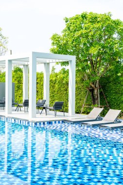 Otel ve tatil seyahat ve tatil için açık yüzme havuzunda havuzuyla yatak