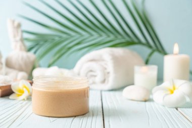 Ahşap zemin üzerine kurulmuş kaplıca tedavileri - Güzellik konsepti