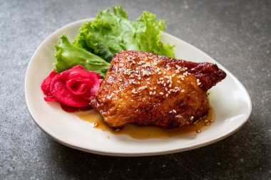 teriyaki sosu ve susam ızgara tavuk biftek