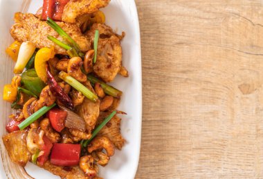 Kaju fıstığı - Asya gıda ile tavada kızartılmış tavuk