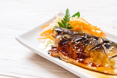 Teriyaki sosu - Japon yemekleri tarzı ile ızgara Saba Balık biftek