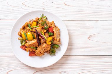 Kaju fıstığı - Asya gıda ile tavada kızartılmış tavuk