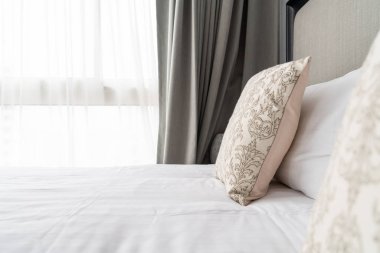 güzel yastık yatak yatak odası iç dekorasyon