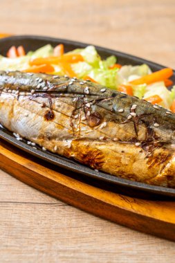 Teriyaki sosu - Japon yemekleri tarzı ile ızgara Saba Balık biftek