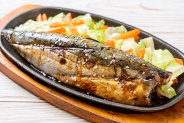 Teriyaki sosu - Japon yemekleri tarzı ile ızgara Saba Balık biftek