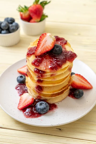 Pancake Strawberries Blueberries Berry Sauce — Stock Photo, Image