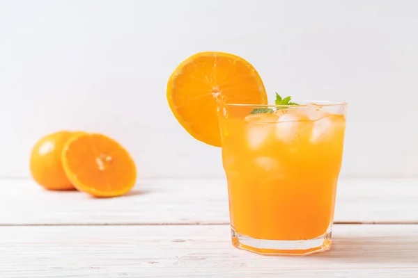 Glas Orangensaft Mit Eis — Stockfoto