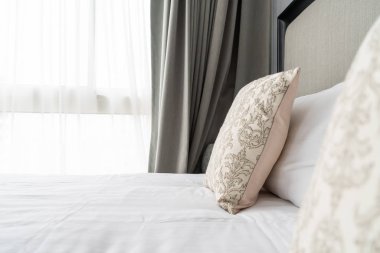 güzel yastık yatak yatak odası iç dekorasyon