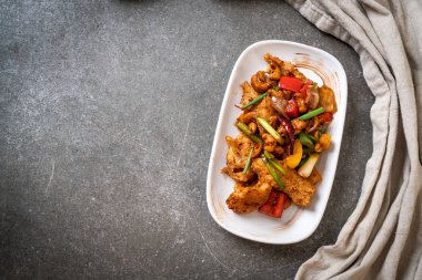 Kaju fıstığı - Asya gıda ile tavada kızartılmış tavuk