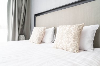 güzel yastık yatak yatak odası iç dekorasyon