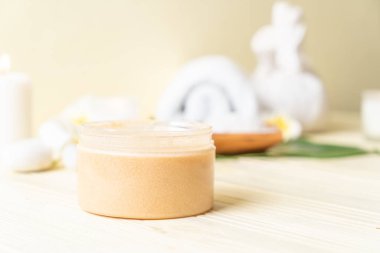 Ahşap zemin üzerine kurulmuş kaplıca tedavileri - Güzellik konsepti