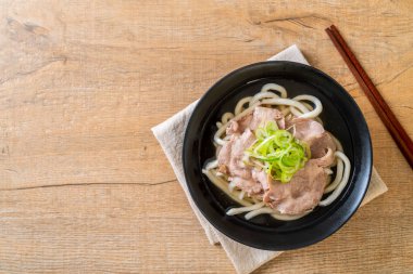 udon ramen noodle with pork (Shio Ramen) - Japon yemeği tarzı