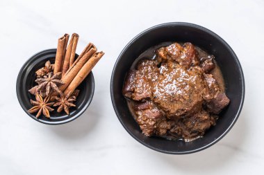 herb - Phuket Tayland geleneksel gıda tarzı ile domuz eti güveç