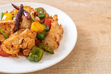 Kaju fıstığı - Asya gıda ile tavada kızartılmış tavuk