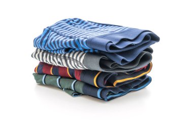 Beyaz arka plan üzerinde izole çizgili erkek iç giyim