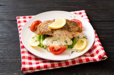 Izgara balık bifteği.