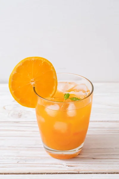 Vidro Suco Laranja Com Gelo — Fotografia de Stock