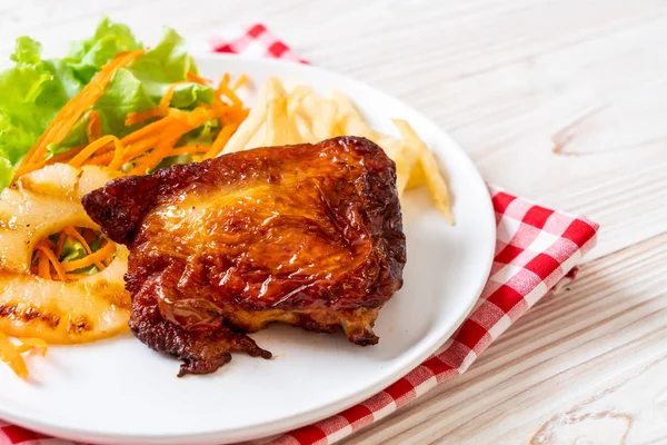 Grillezett Csirkehús Zöldség Sült Krumplival — Stock Fotó