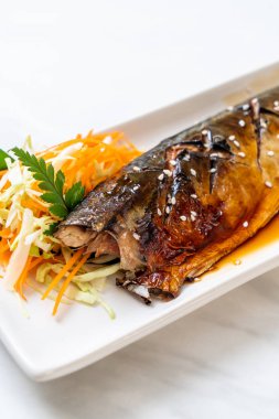 Teriyaki sosu - Japon yemekleri tarzı ile ızgara Saba Balık biftek