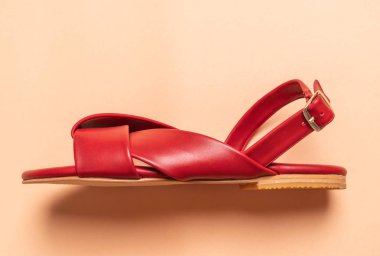 kırmızı moda erkek ve kadın deri sandalet slingback ile