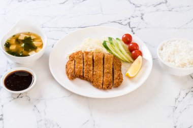 Japon kızartılmış domuz pirzolası (tonkatsu seti) - Japon yemek tarzı